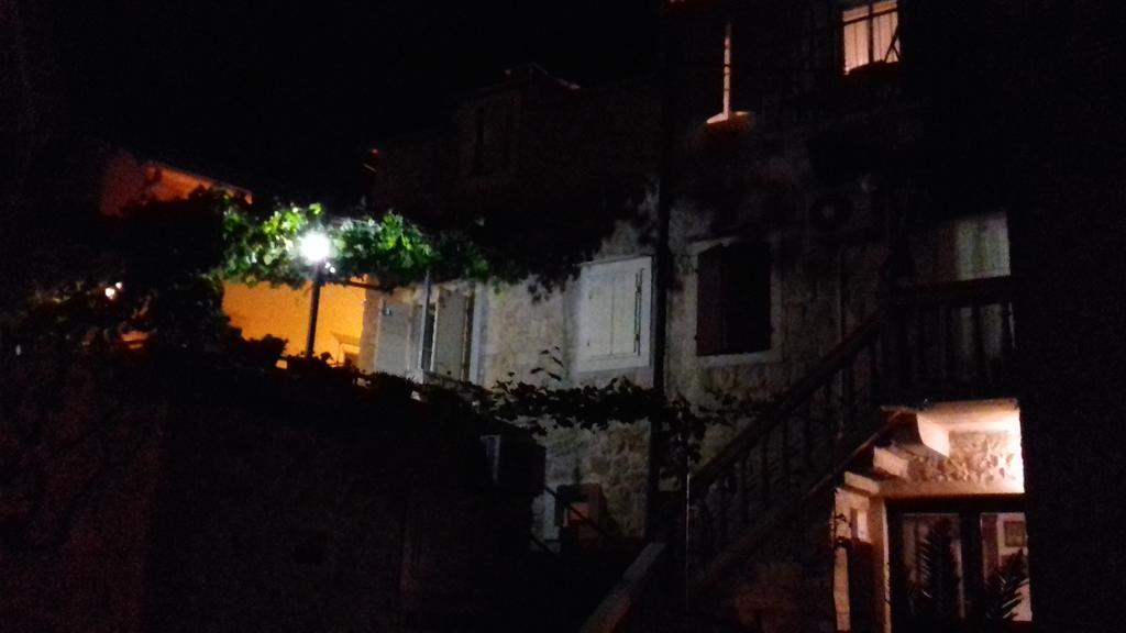 Apartments Donika Komiža Exterior foto